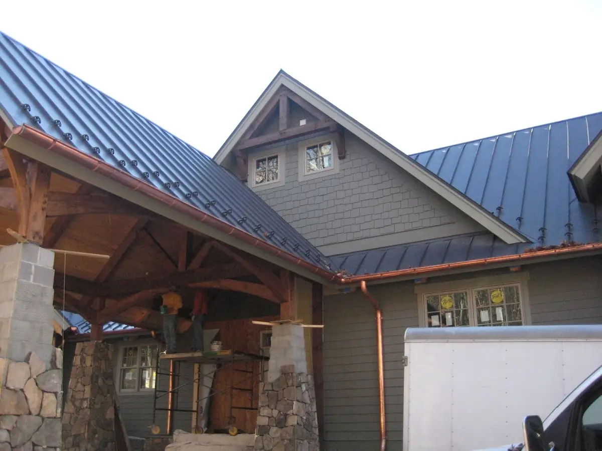 Craftsman Roofing team delivering quality roofing work in White Oaks